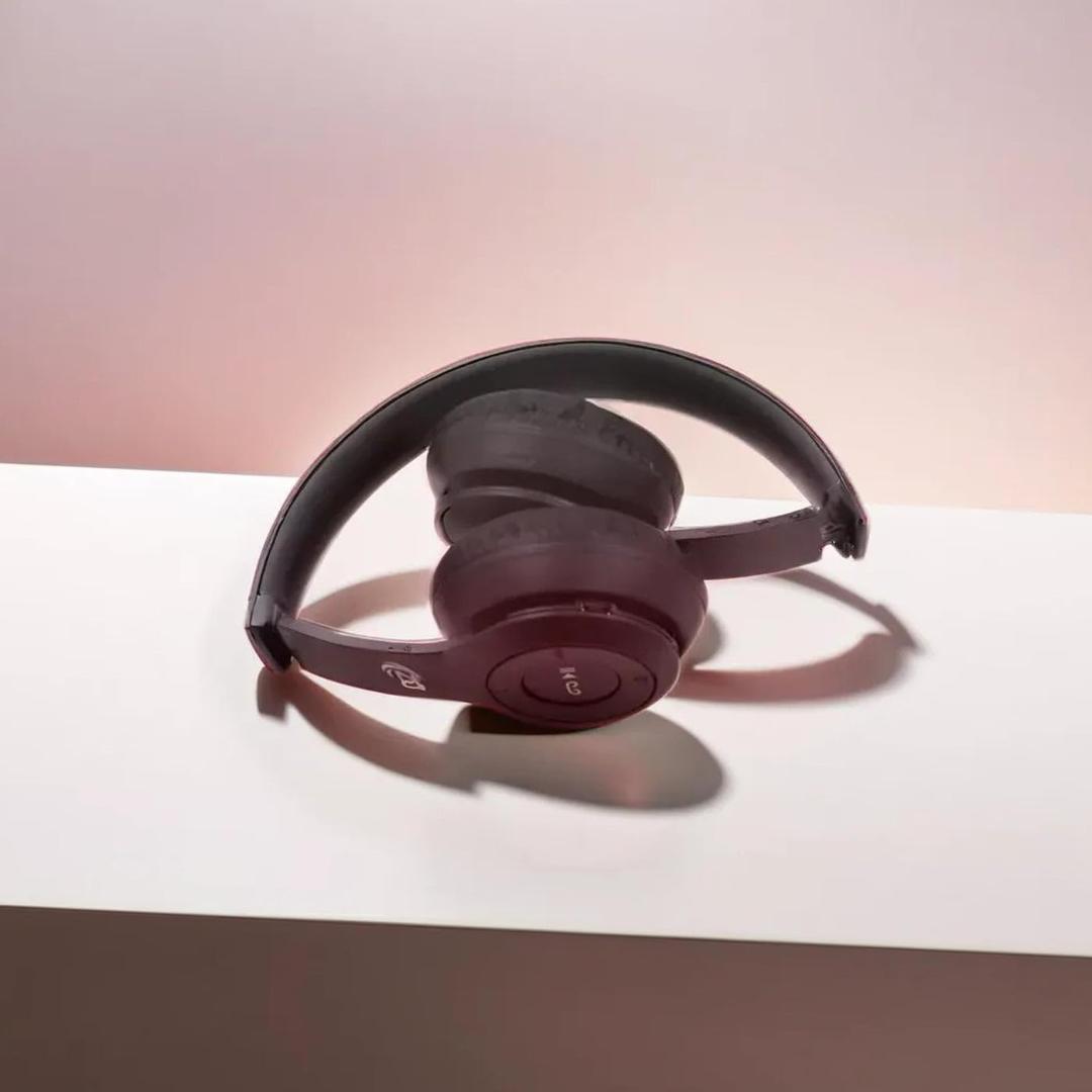 Beat's Wireless Over-Ear Headphones with Microphone - Black