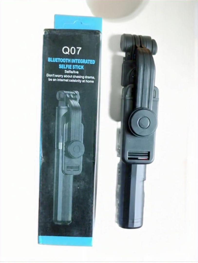 Q07 Bluetooth Integrated Selfie Stick with Tripod Stand
